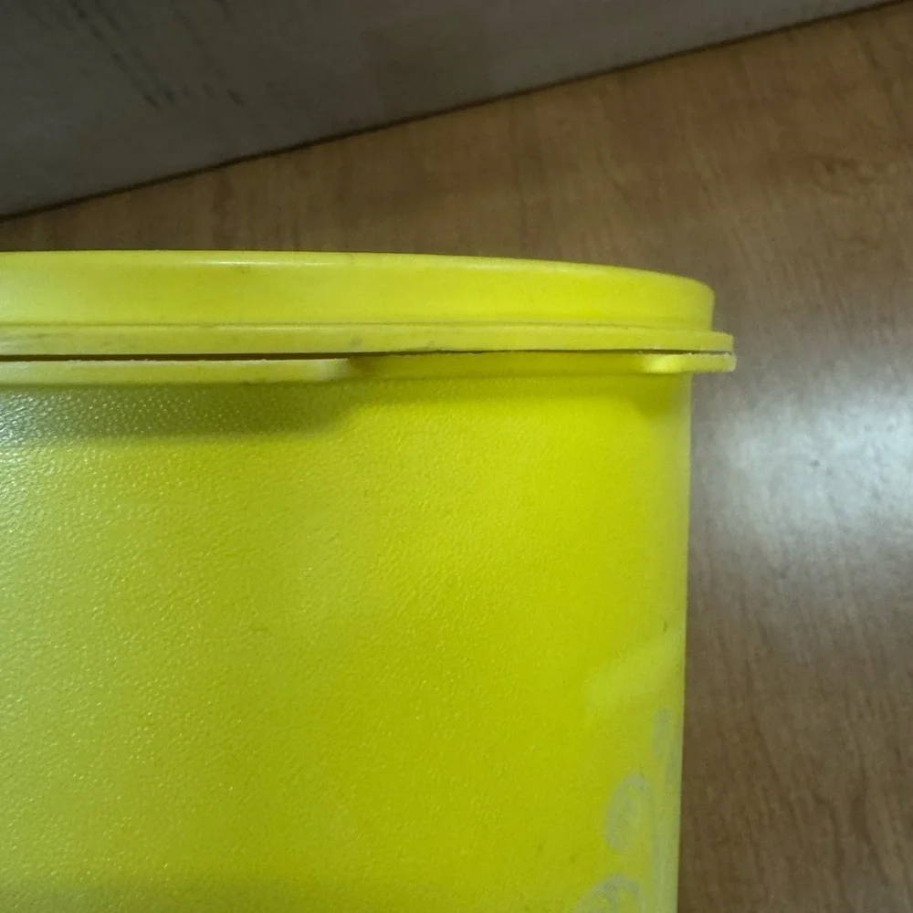Vintage Tupperware Yellow Canister Container w Lid Retro Kitchen‎ Storage USA